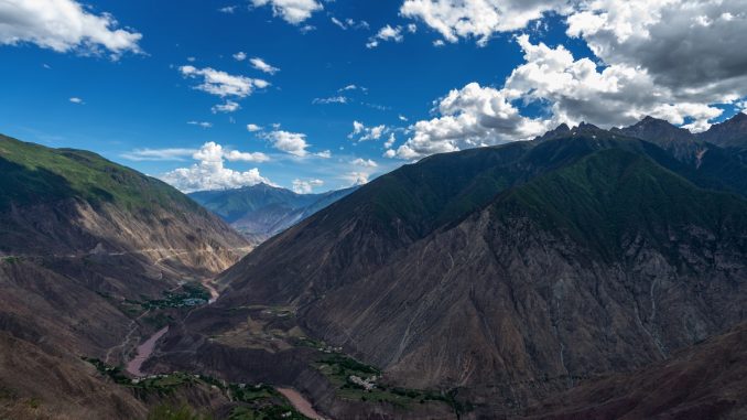 tibet-scenery-HQ4YZPT