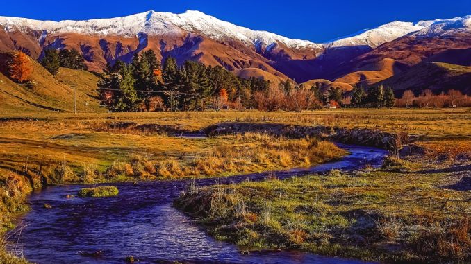 stream-and-mountain-scenery-P5T7TY5